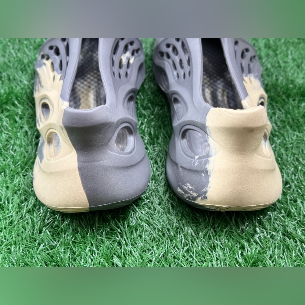 Adidas Yeezy Foam Rnnr MXT Moon Gray - Picture 2 of 7